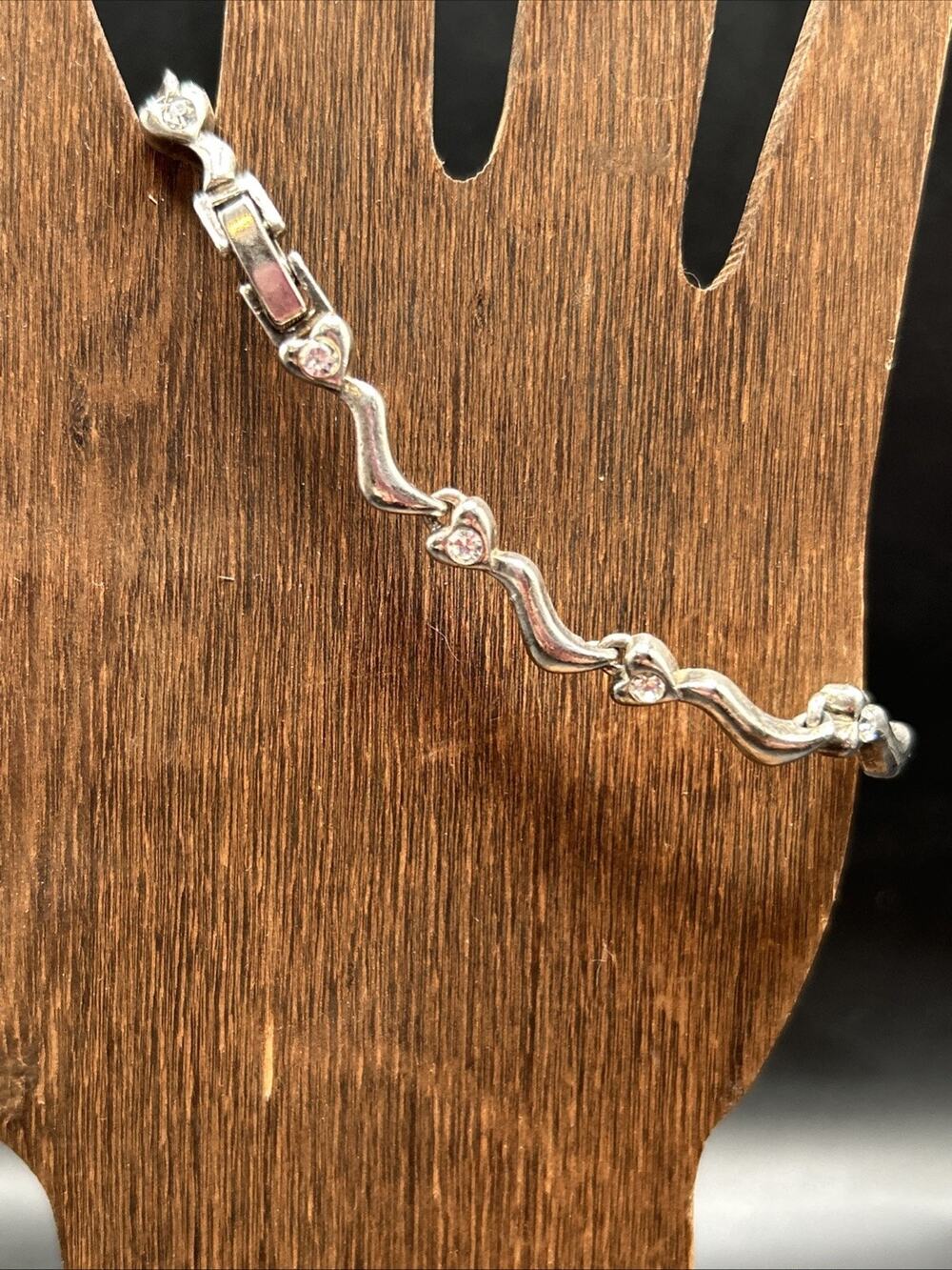 Dainty Silver Plated Wave Patterned Link Bracelet Heart Rhinestones Size 7